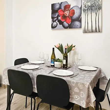 2 Bedroom Stunning In * مالقة