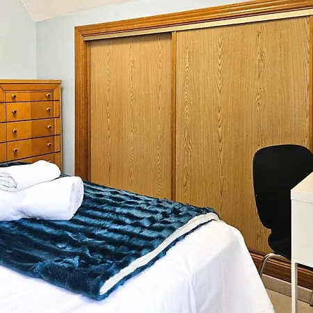 2 Bedroom Stunning In *