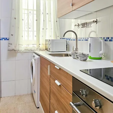 شقة 2 Bedroom Stunning In مالقة