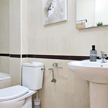 2 Bedroom Stunning In 马拉加